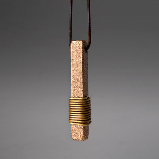 Colgante de cobre con diseño texturizado vintage de piedras de Buda para la riqueza