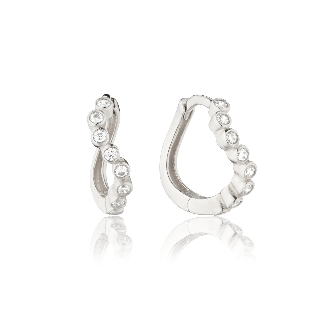 Pendientes de aro con forma de ola de diamantes de plata