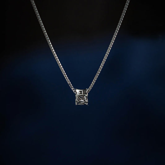 Halskette mit Anhänger aus tibetischem 925er Sterlingsilber mit Buddha-Steinen „Om Mani Padme Hum“ mit Gravur „Love Focus“