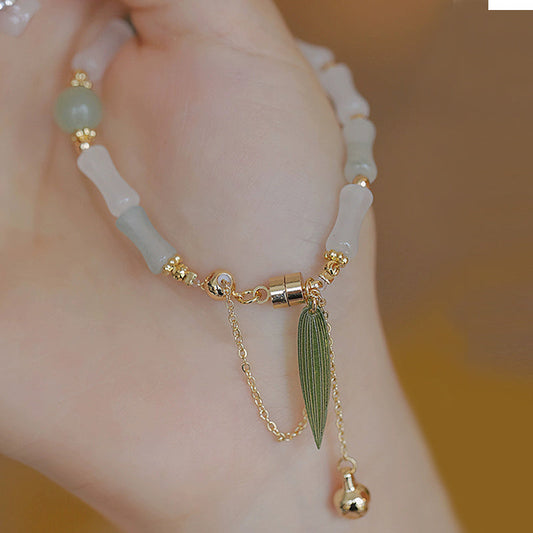 Pulsera de protección de la suerte con hojas de bambú y jade blanco hetiano bañada en oro de 14 quilates con piedras de Buda