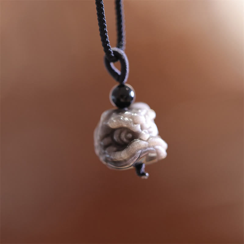 Collar con colgante de protección de león danzante de obsidiana con brillo de plata natural y piedras de Buda