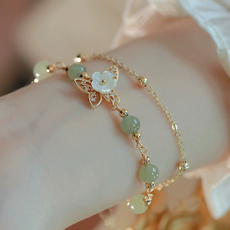 Pulsera de la suerte de doble capa con piedras de Buda, chapada en oro de 14 quilates, jade, mariposa, piedra tridacna y flor