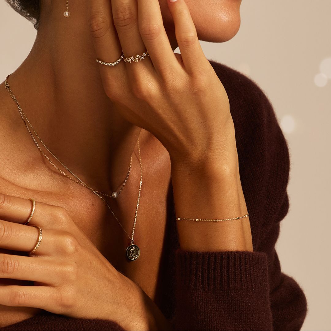 Silberner Kurvenring im Diamant-Stil