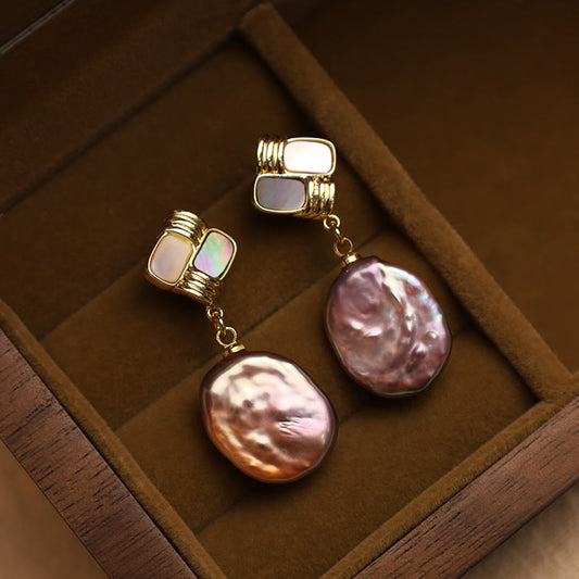 Pendientes colgantes curativos de perlas barrocas naturales con postes de plata de ley 925 y baño de cobre y oro.