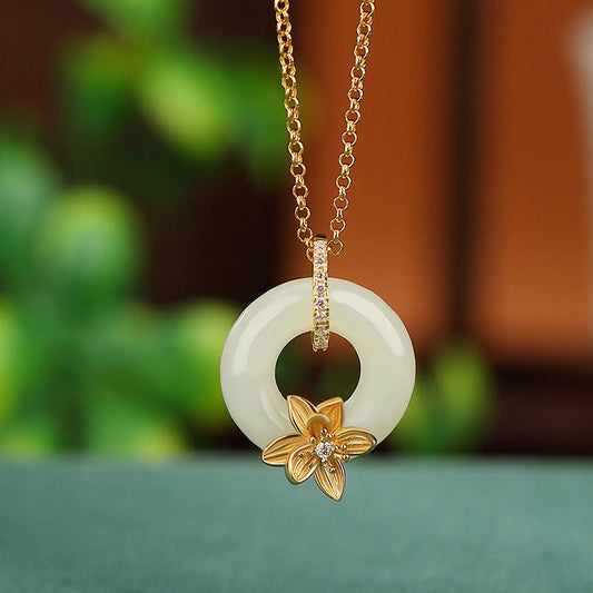 Collar con colgante de flor de la suerte con hebilla de paz de jade hetiano de plata de ley 925 y piedras de Buda