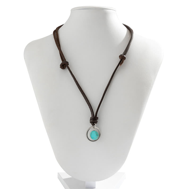 Collar con colgante de piedra turquesa redonda de Buda y fuerza protectora