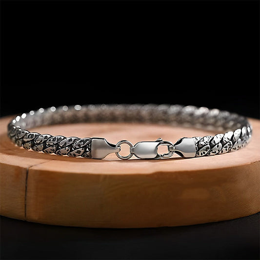 Pulsera de cobre con diseño de textura punteada y piedras de Buda