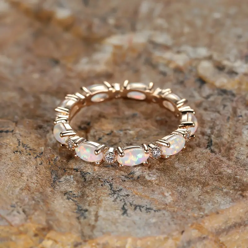 Anillo de banda de ópalo de eternidad