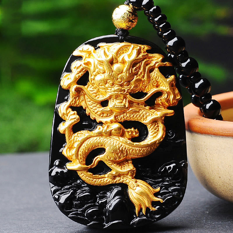 Collar con colgante de obsidiana de dragón bañado en oro de 18 quilates con piedras de Buda