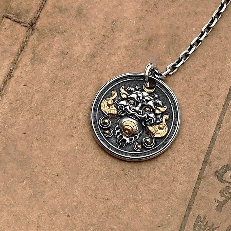 Collar con colgante de amuleto curativo Kirtimukha tibetano con piedras de Buda
