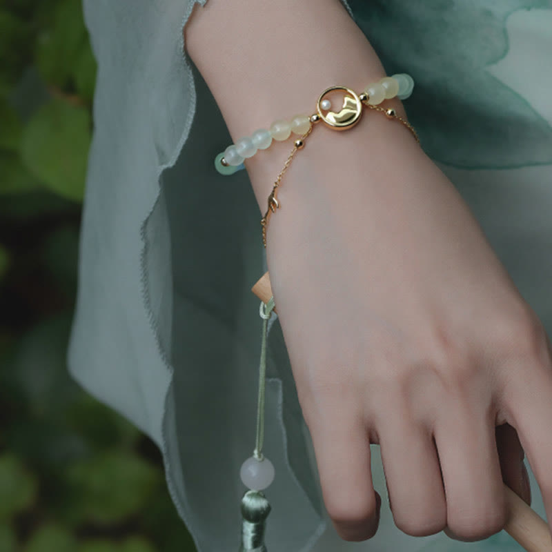 Conjunto de collar y pulsera con colgante de la suerte, piedras de Buda, cobre bañado en oro de 18 quilates, jade natural y calcedonia. Un panorama de ríos y montañas.