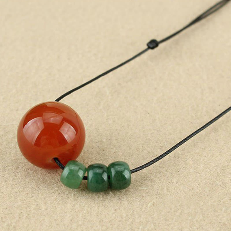 Collar con colgante de cuerda de cuero con cuentas de semillas de Bodhi verdes, ágata roja y aventurina verde, piedras de Buda