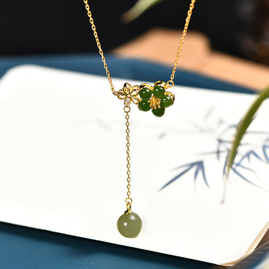 Collar con colgante de la suerte con diseño de flor de ciruelo y jade cian hetiano en plata de ley 925 con piedras de Buda