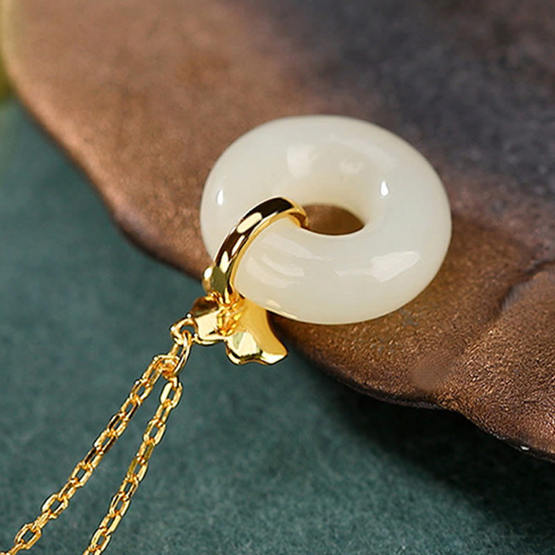Collar con colgante de plata de ley 925 con piedras de Buda, jade hetiano natural, hoja de ginkgo y hebilla de la suerte.