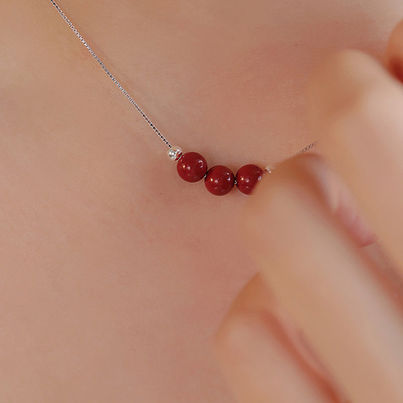 Collar con colgante de bendición de la calma con cuentas de cinabrio de Buda en plata de ley 925