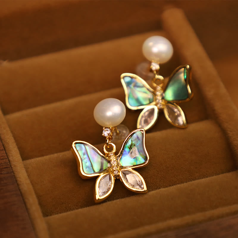 Pendientes de botón con diseño de mariposa y perlas de concha natural de cobre bañados en oro de 18 quilates con piedras de Buda