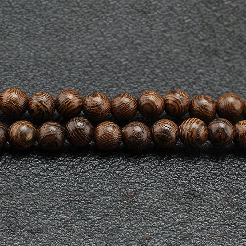 Collar con colgante de piedra turquesa, madera de wengué y piedras de Buda que protegen la calma.