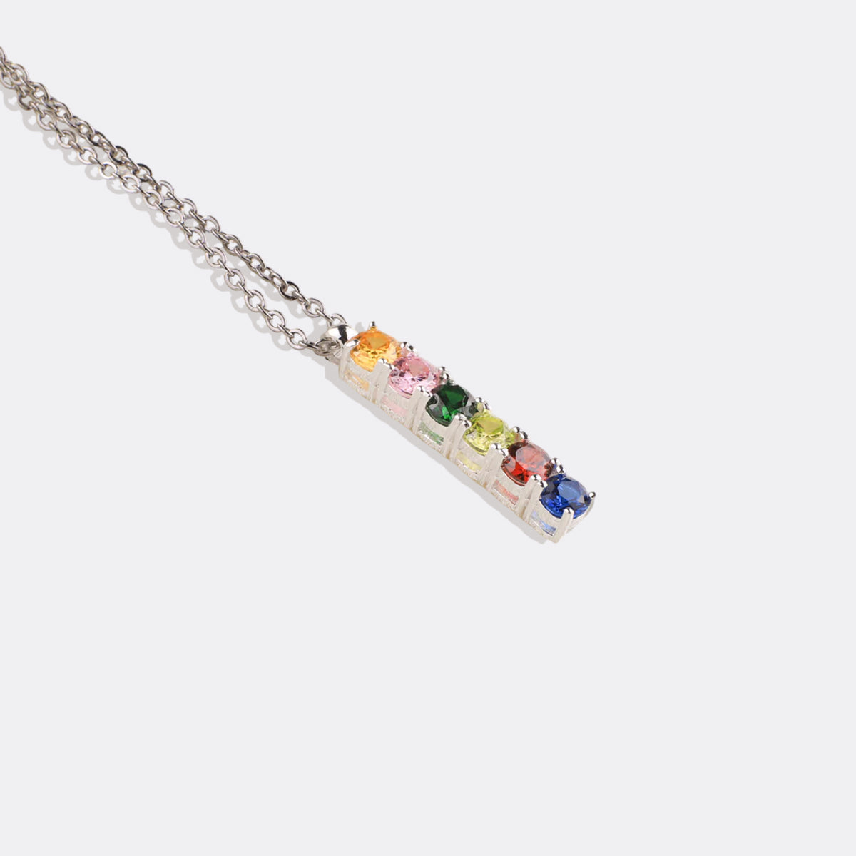 Collar con piedra de nacimiento familiar