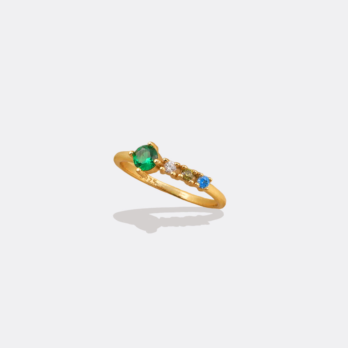 Anillo con piedras de nacimiento familiares