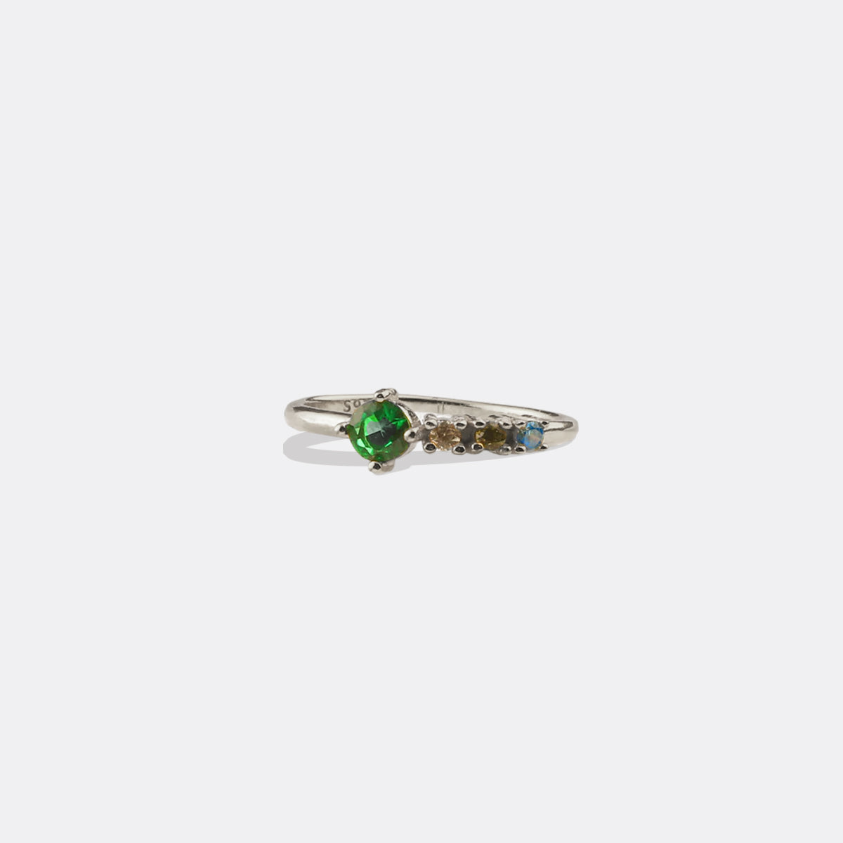 Anillo con piedras de nacimiento familiares