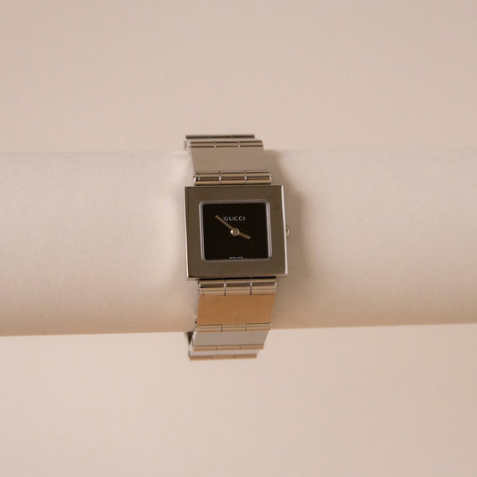 Reloj vintage Gucci Swiss Bold rectangular plateado