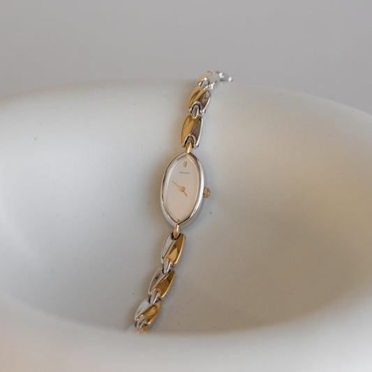 Reloj vintage delgado ovalado de dos tonos