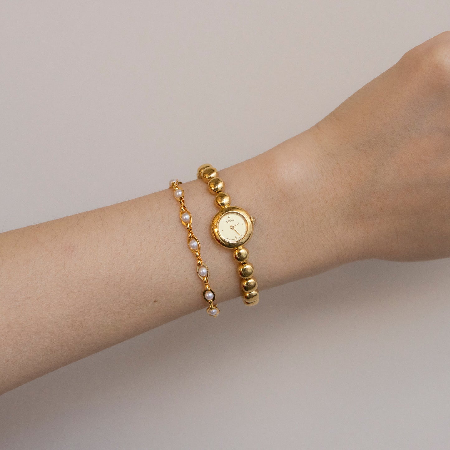 Vintage Seiko Dainty Beaded Round Gold Watch