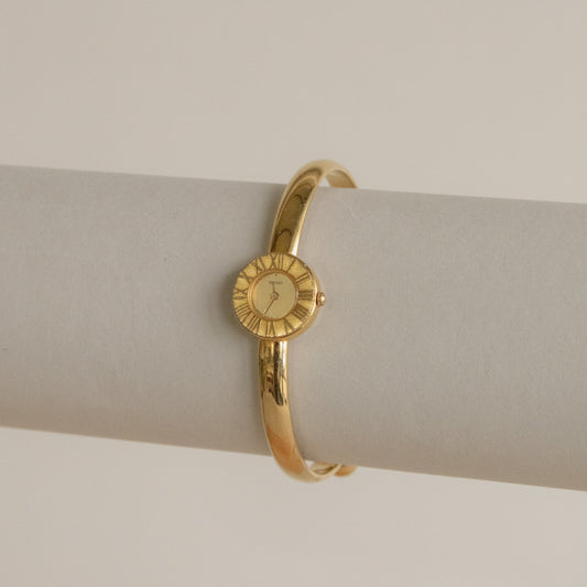 Reloj Seiko vintage dorado con brazalete y números romanos