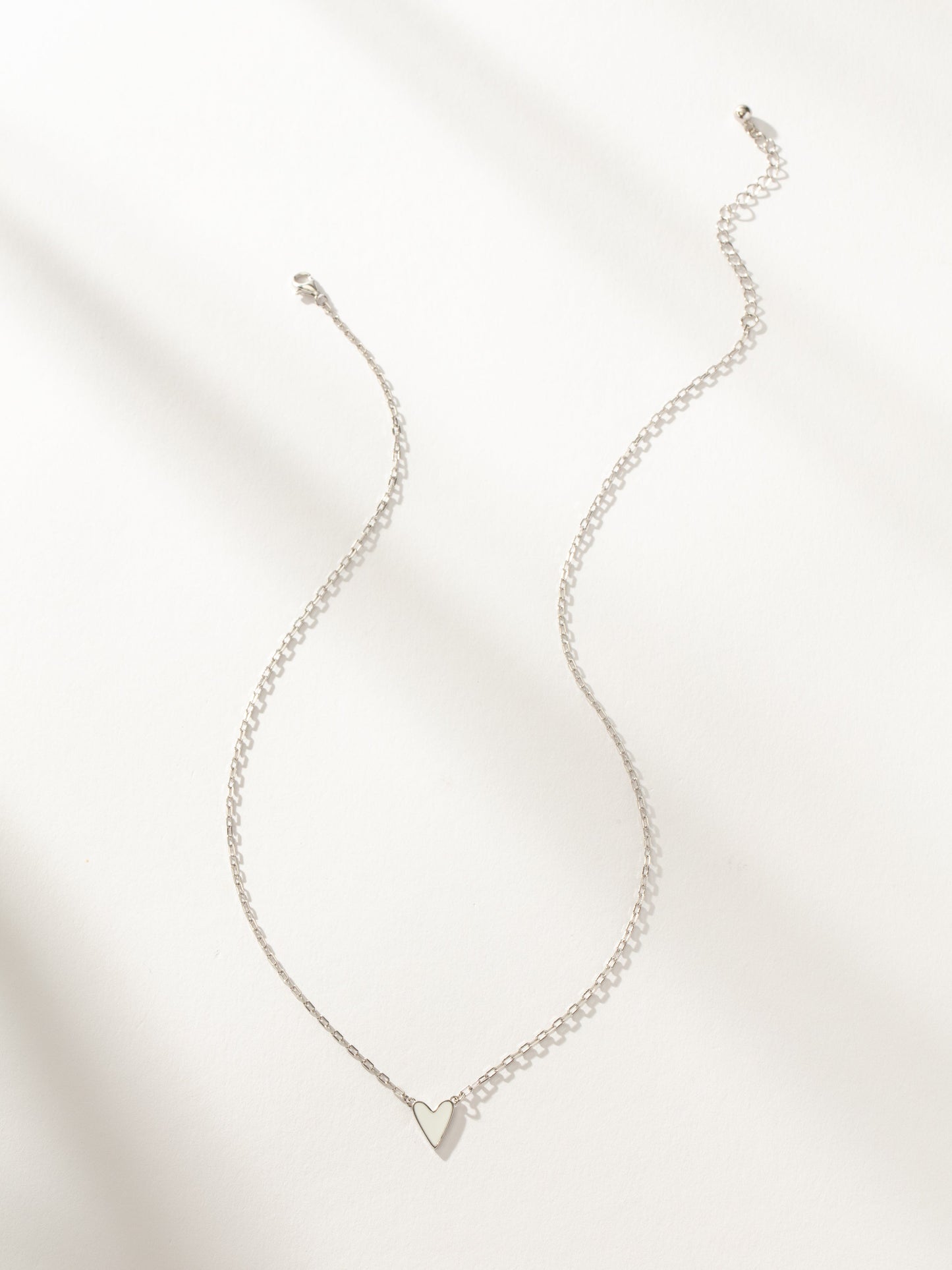 Mini collar de corazón blanco