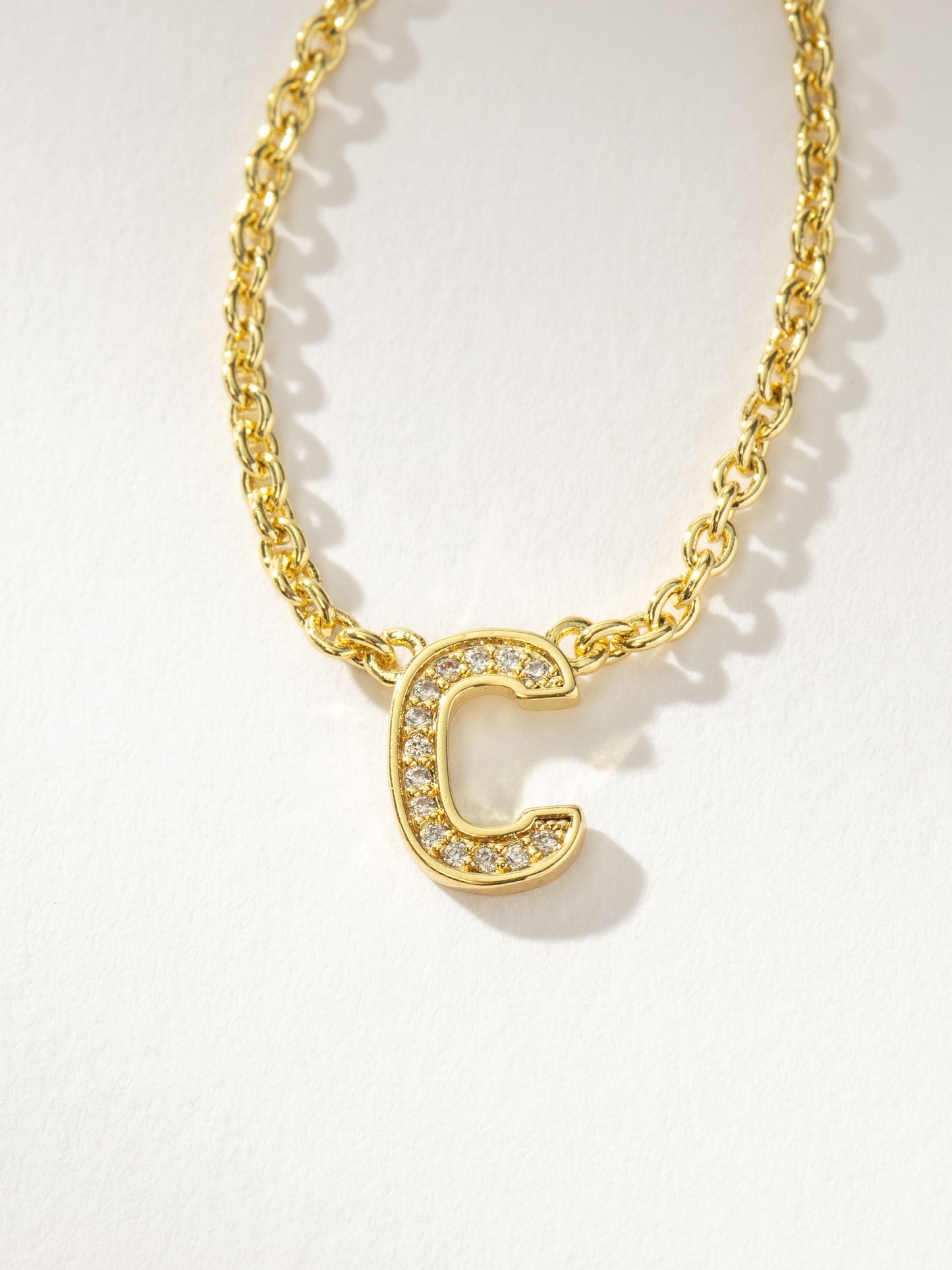 Collar con inicial aquí