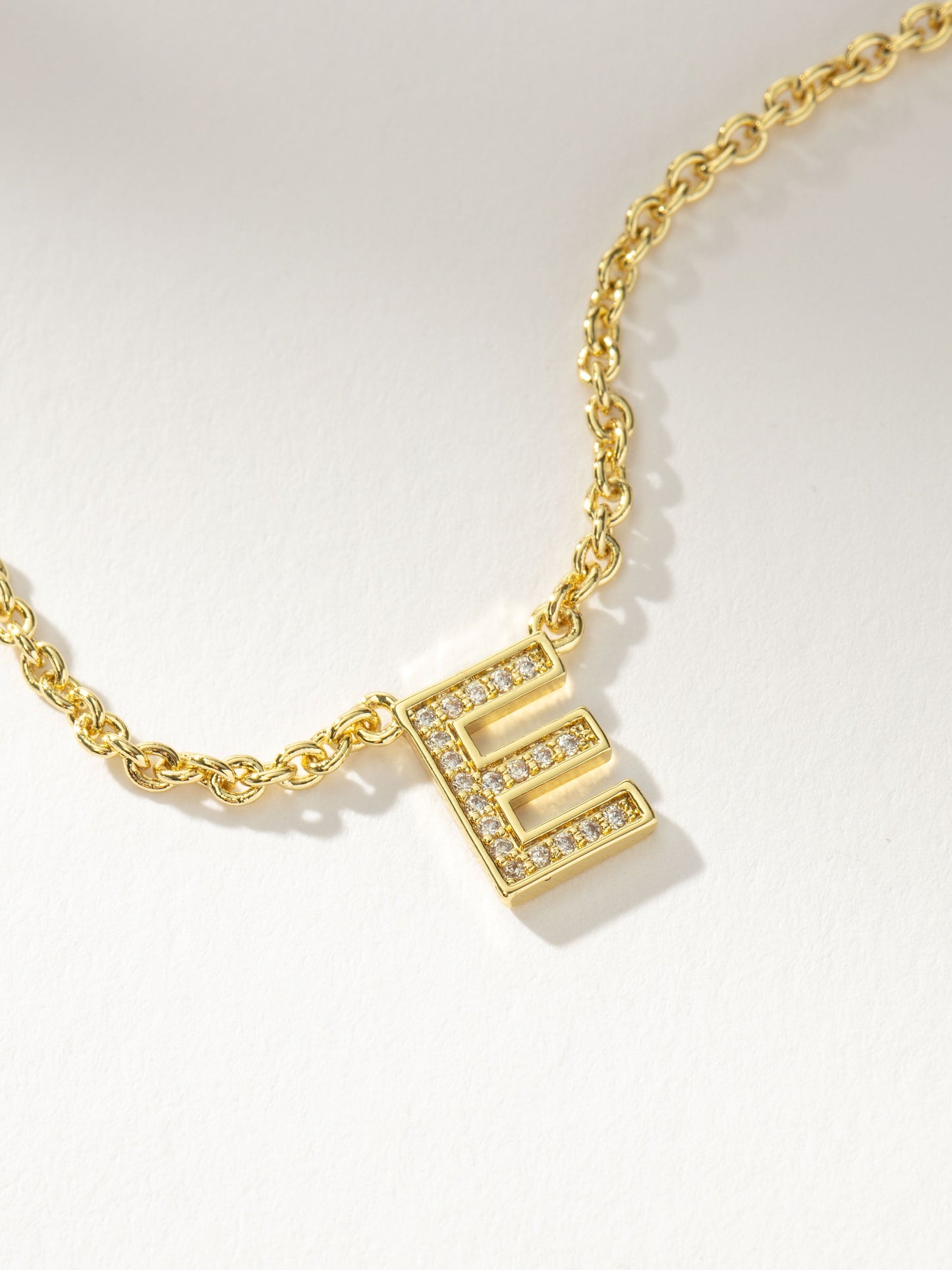 Collar con inicial aquí