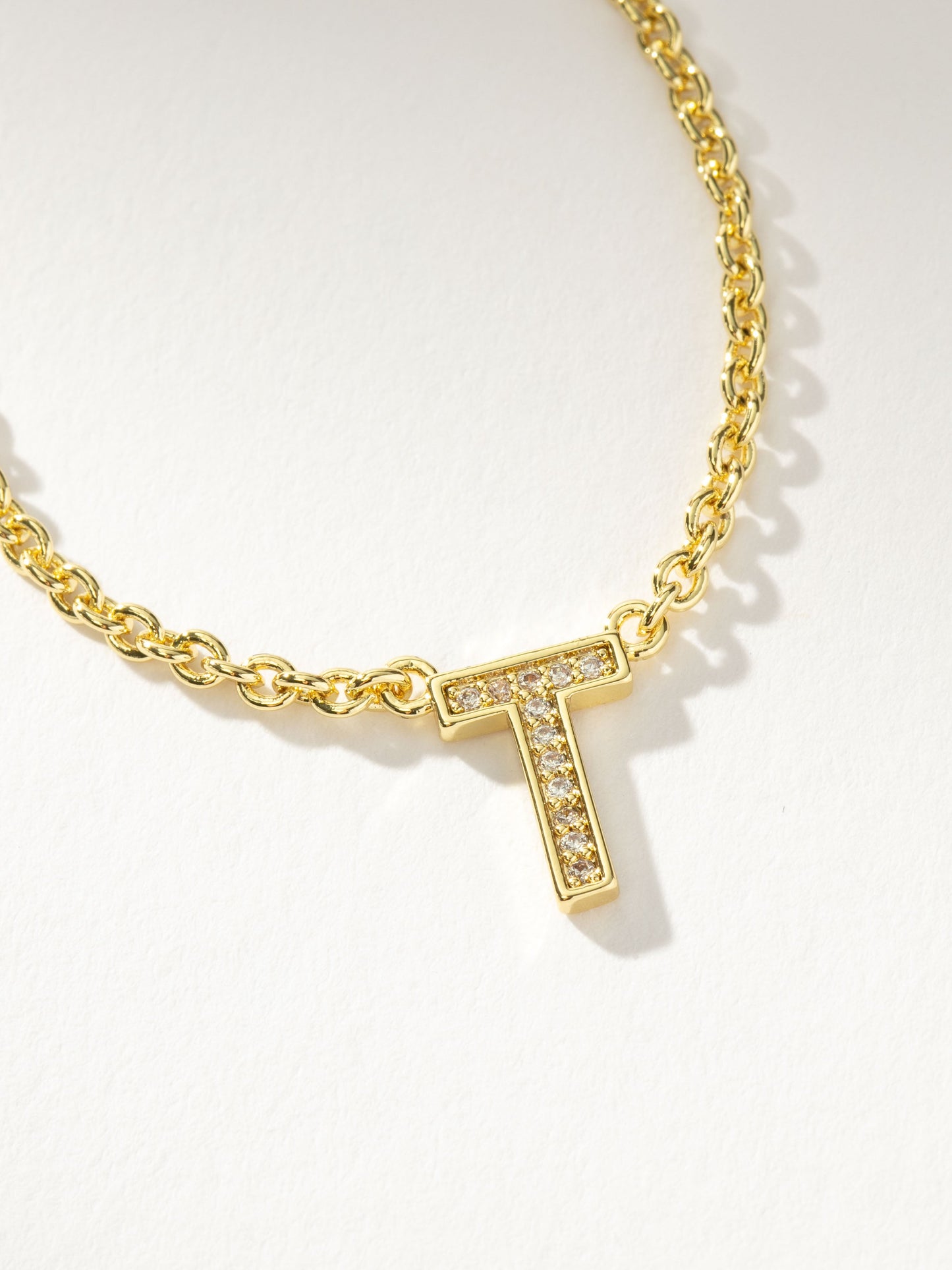 Collar con inicial aquí