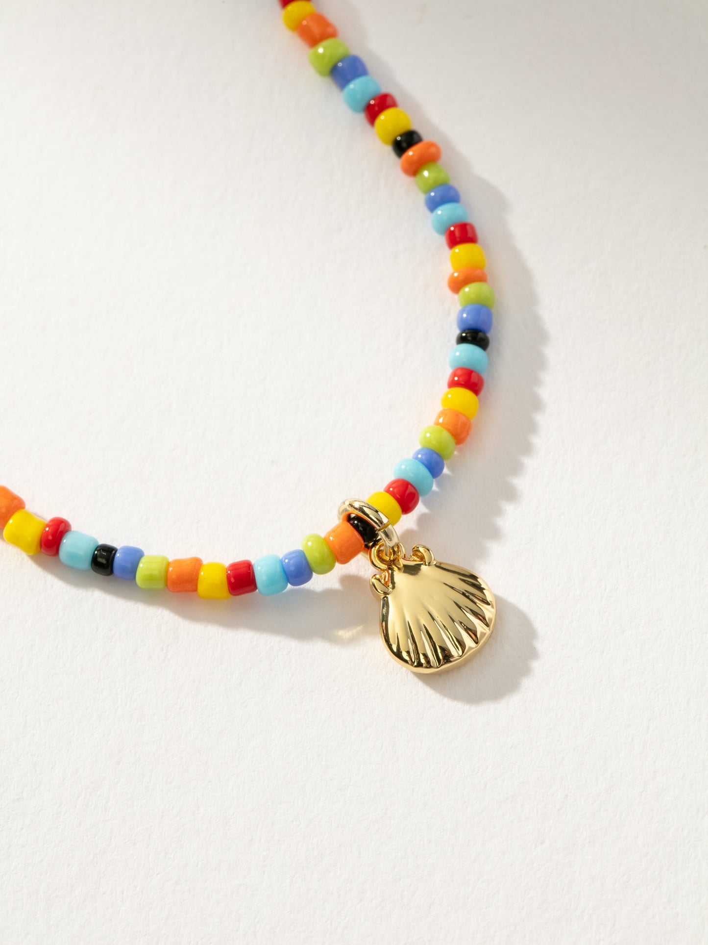 Collar de conchas con cuentas