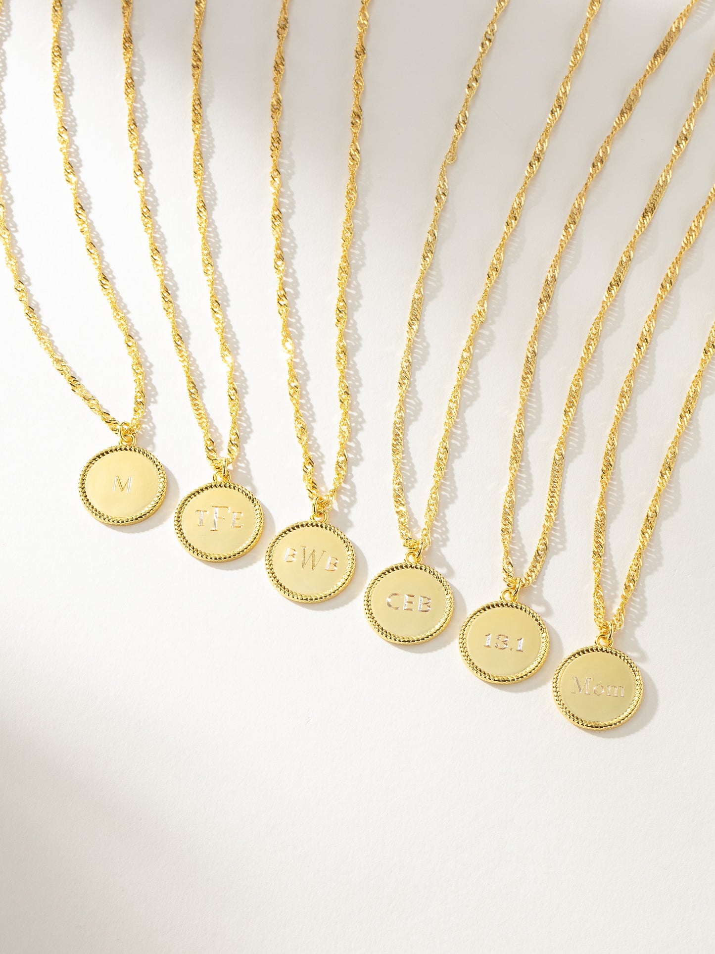 Collar con colgante circular