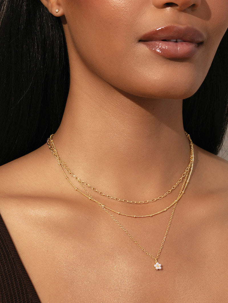 Collar con colgante de flores