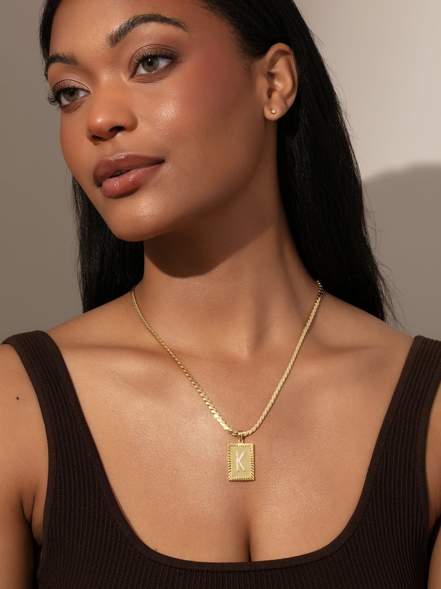 Collar de cadena con letras