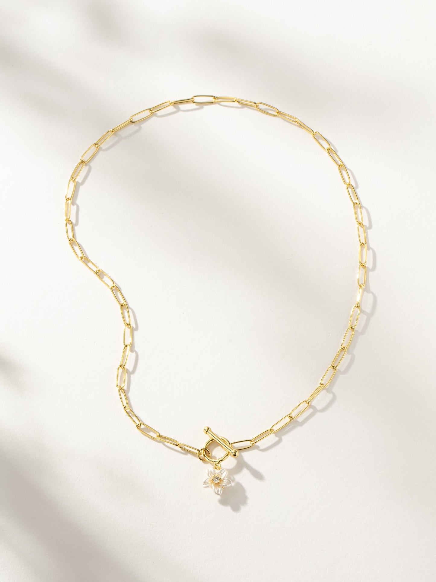 Collar con cadena y colgante "Recogiendo pétalos"