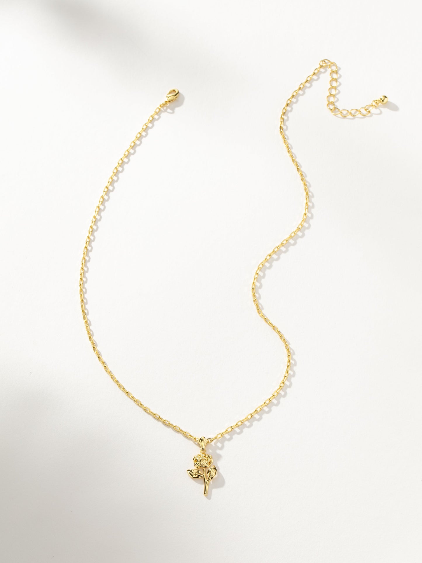 Collar con colgante de rosa