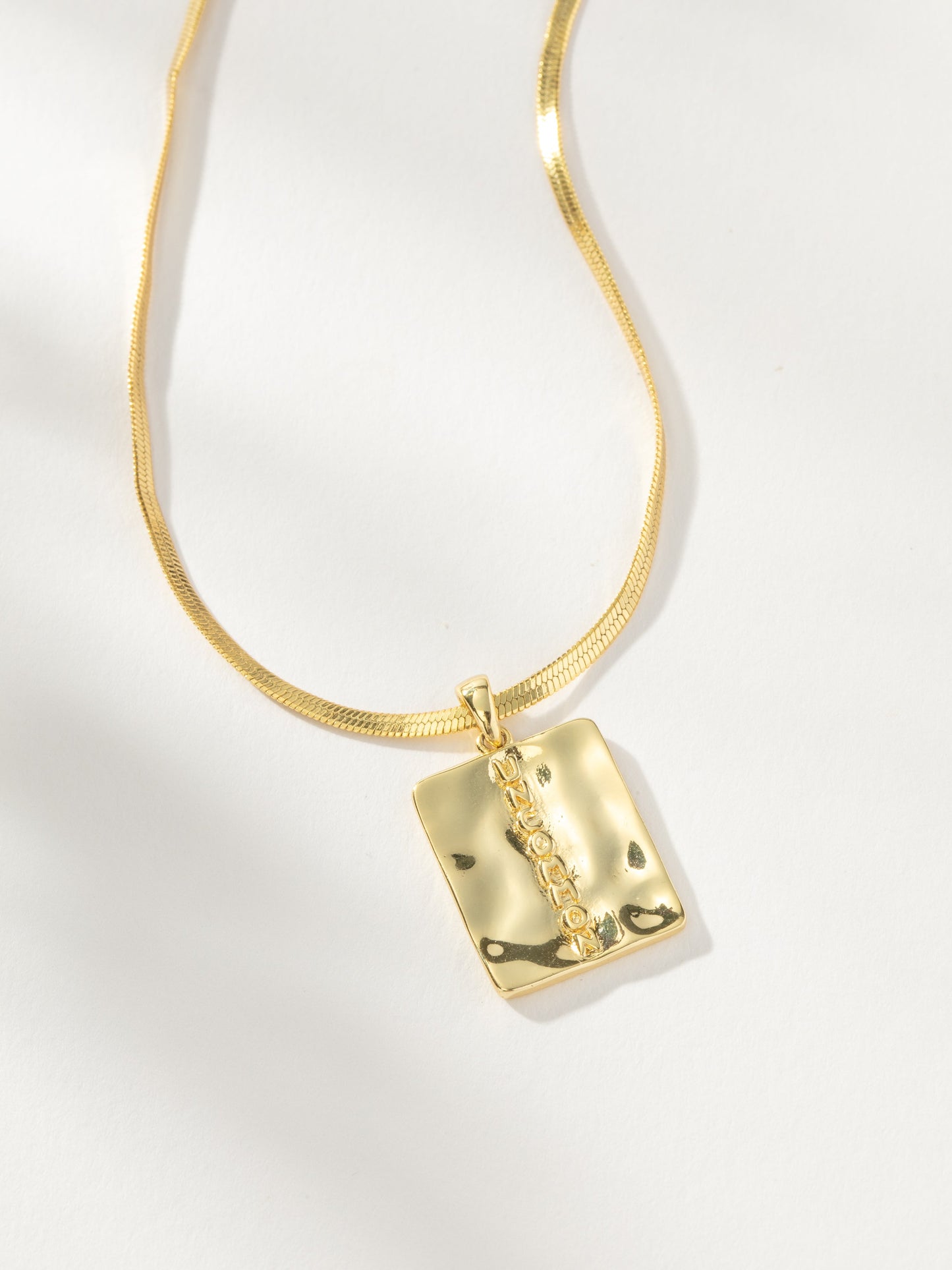 Collar colgante poco común
