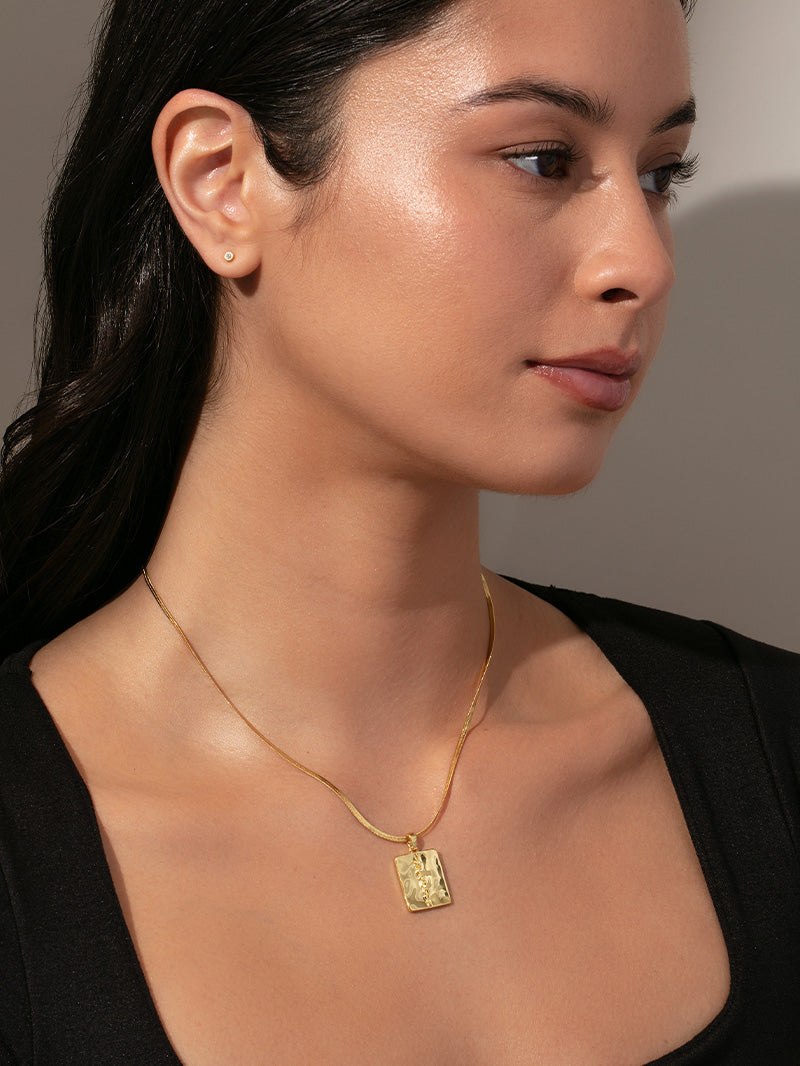 Collar colgante poco común