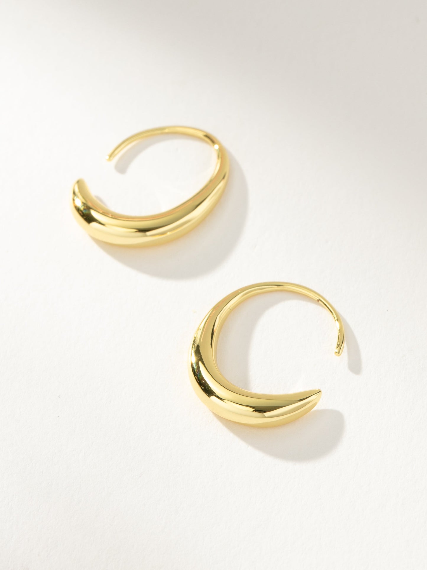 Pendientes de aro con forma de gota de rocío