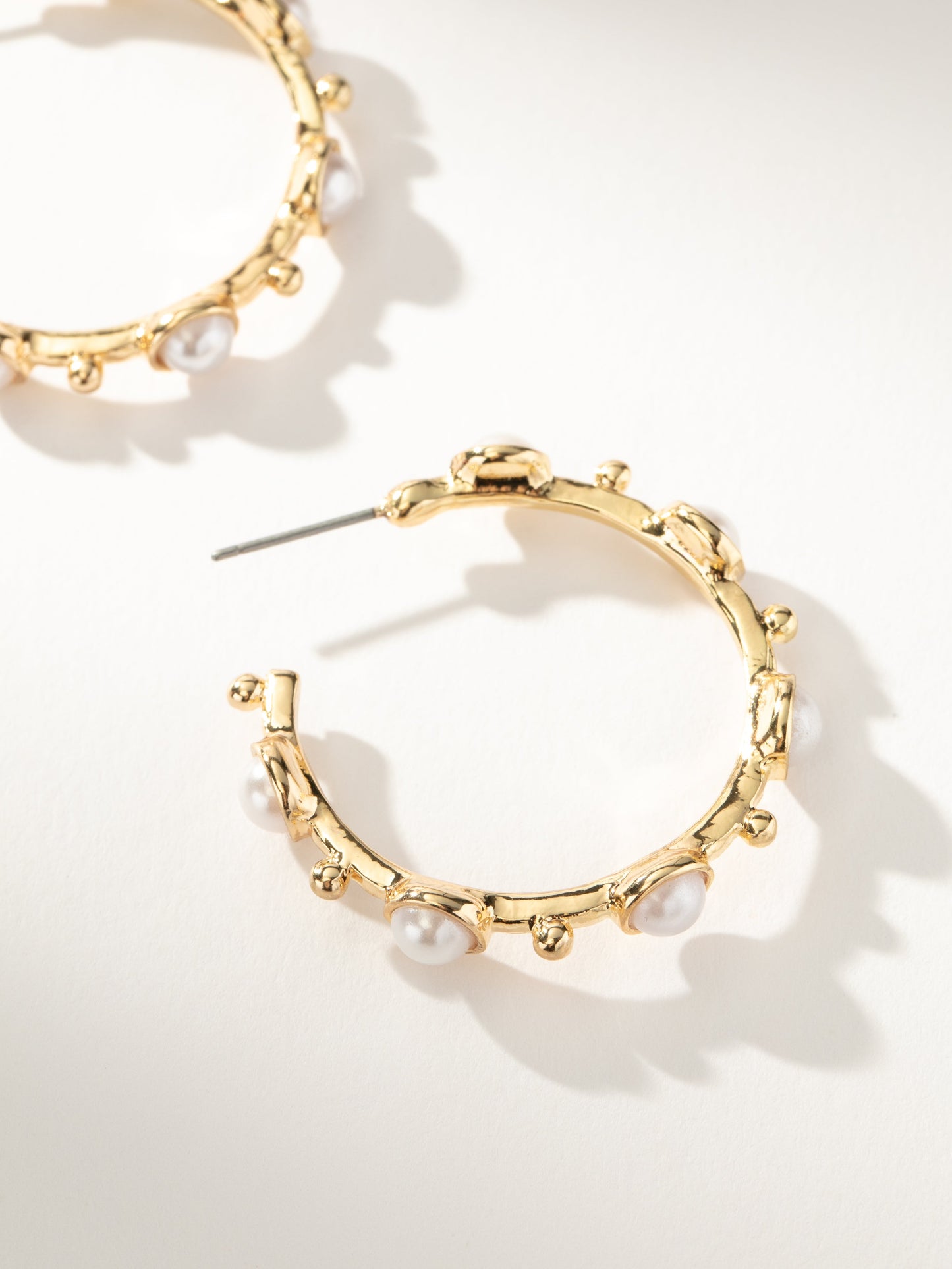 Pendientes de aro con perlas elegantes