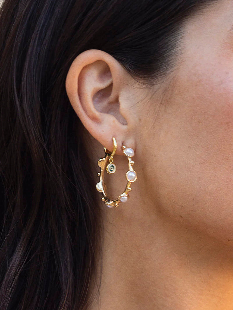 Pendientes de aro con perlas elegantes