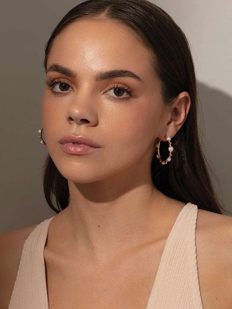 Pendientes de aro con perlas elegantes