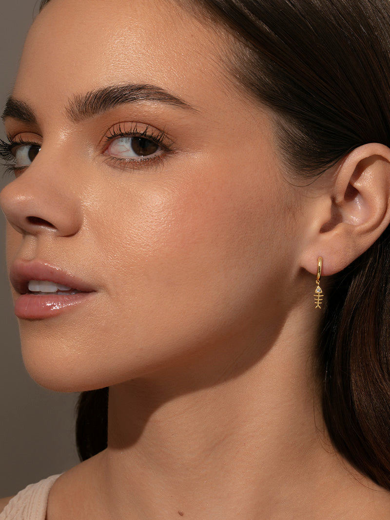 Pendientes Huggie de espina de pescado