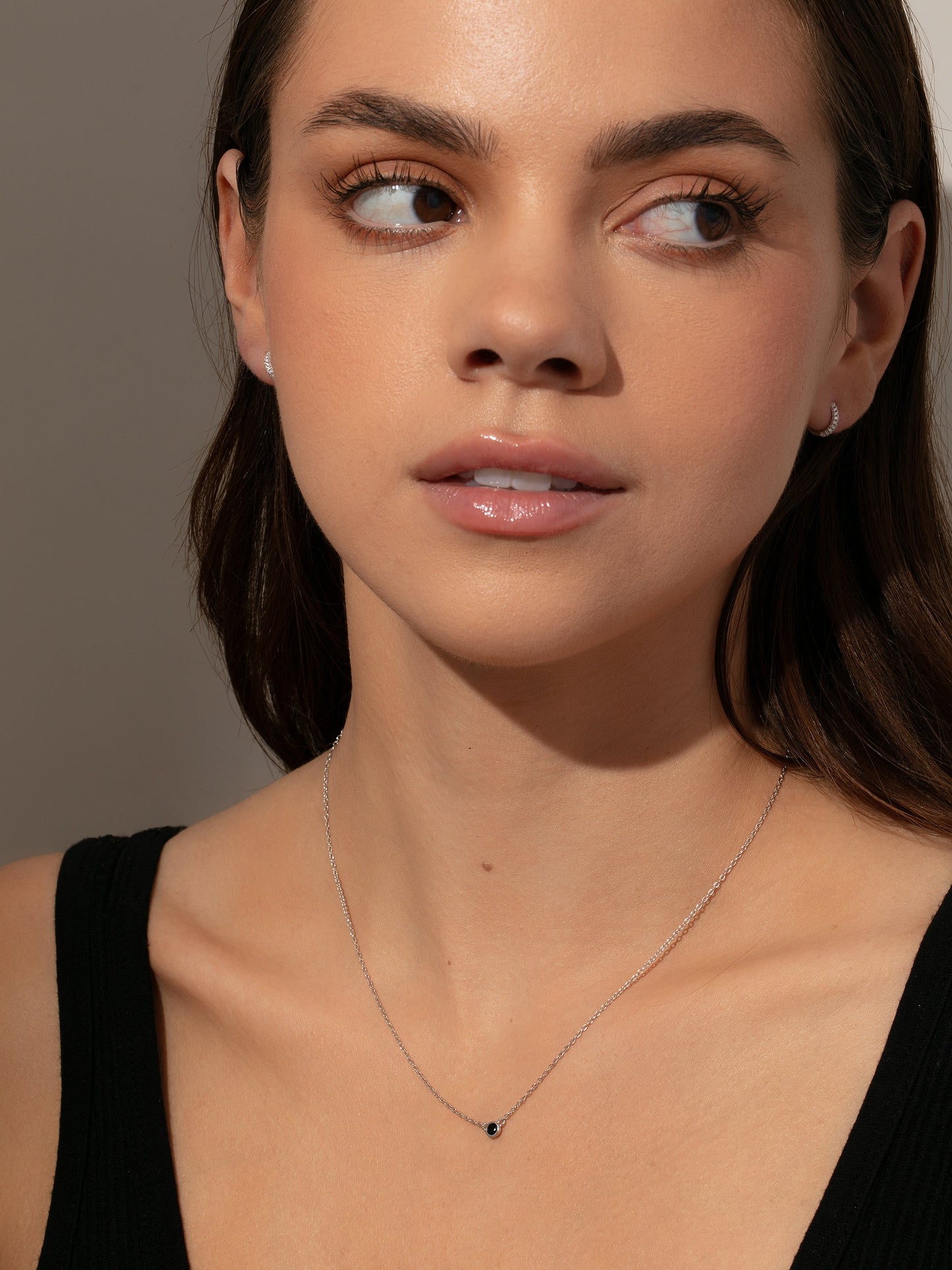 Collar con colgante de agujero negro