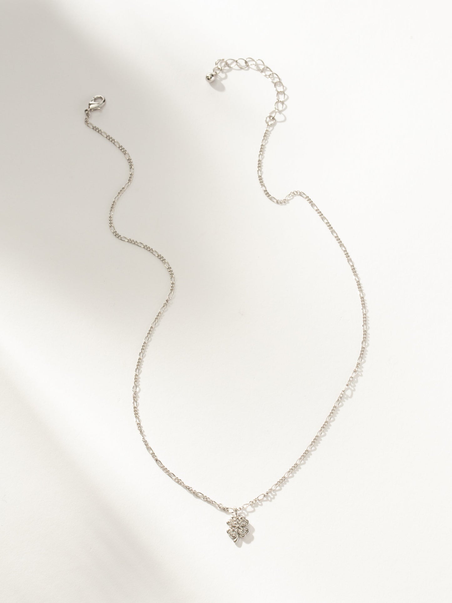 Collar de trébol de cuatro hojas