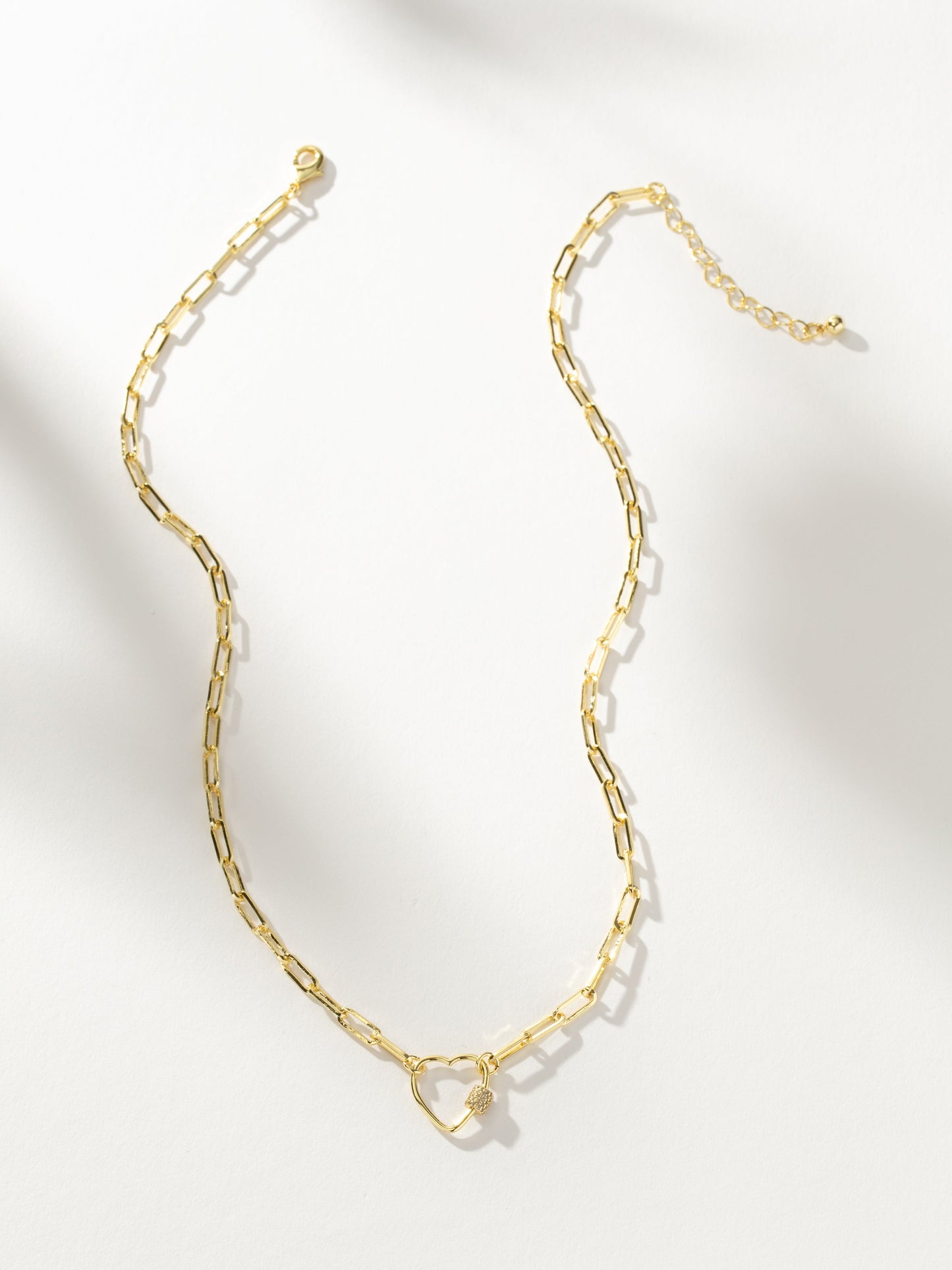Collar de corazón cerrado