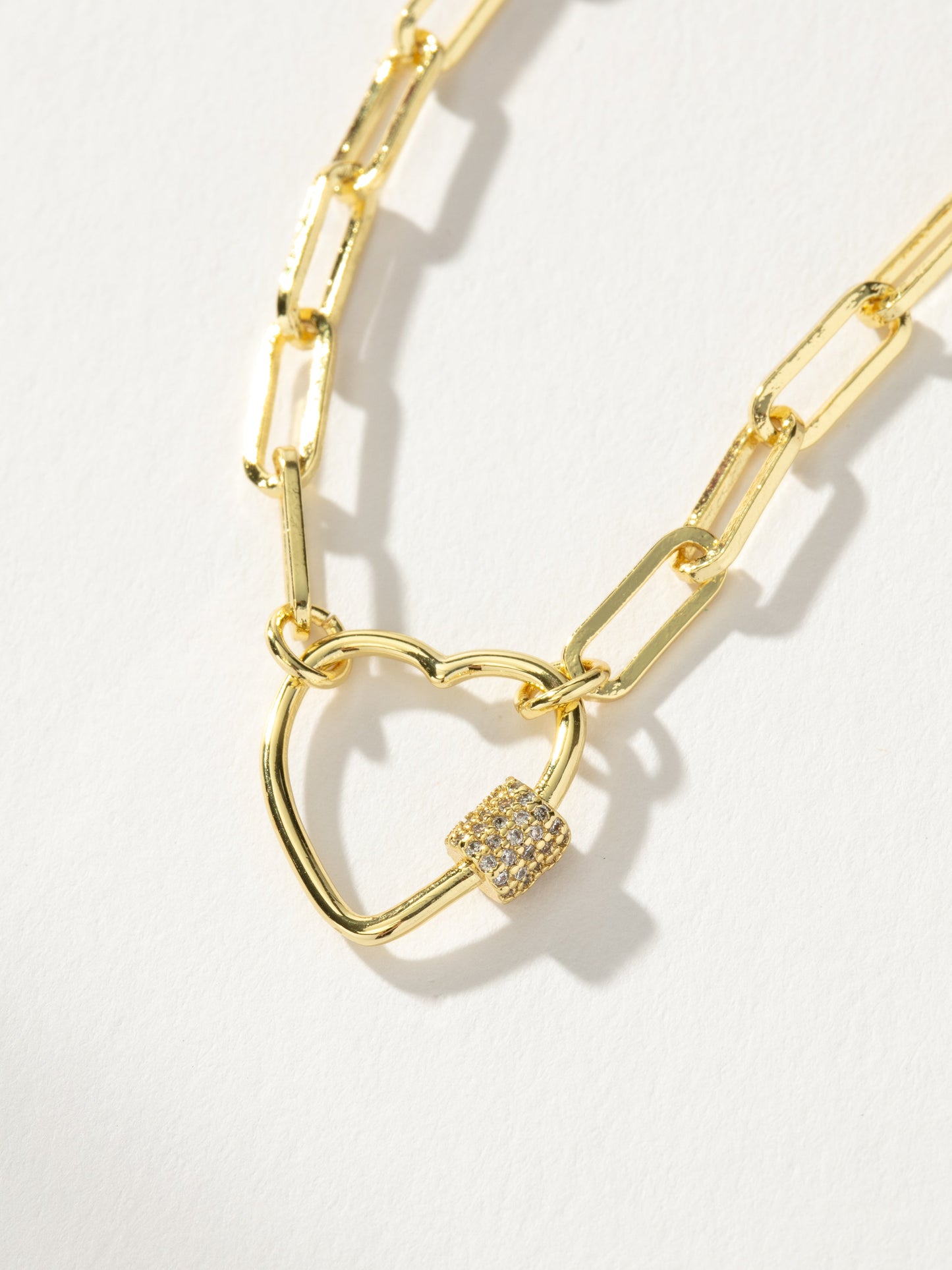 Collar de corazón cerrado