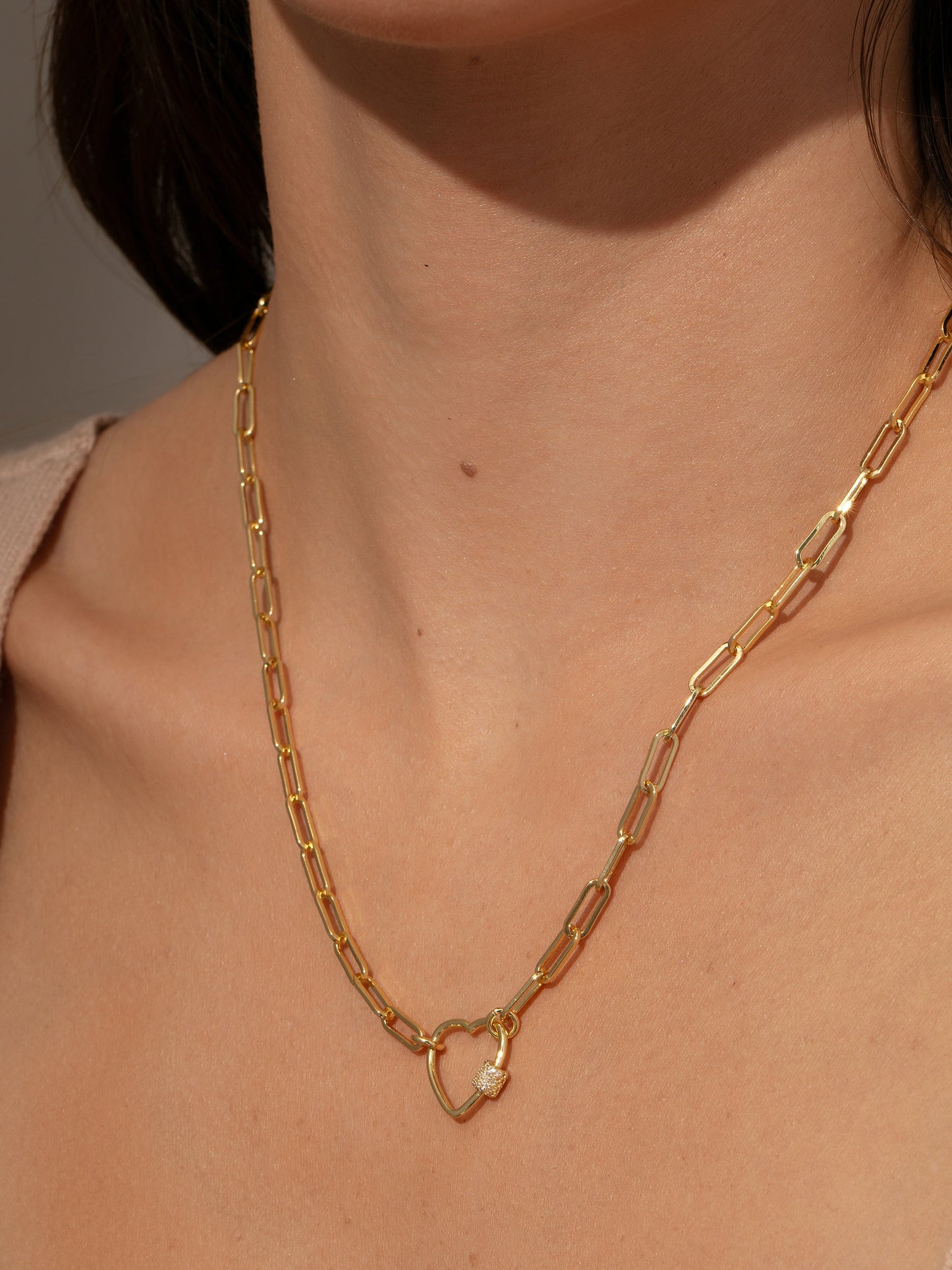 Collar de corazón cerrado